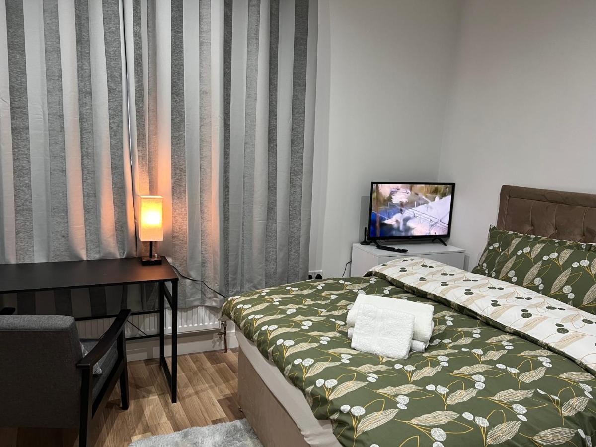 Jj Serviced Apartment - Close To Tube Station & Near Central London & Wembley Northolt  Esterno foto