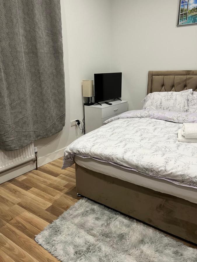 Jj Serviced Apartment - Close To Tube Station & Near Central London & Wembley Northolt  Esterno foto
